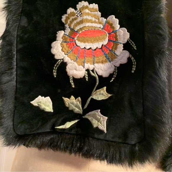 Natori suede and fur flowers birds butterfly embroidered scarf - Picture 8 of 11